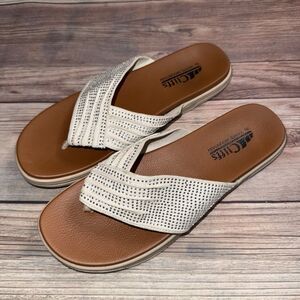 Cliffs By White Mountain Rhinestone White Sandals Size 7.5 W